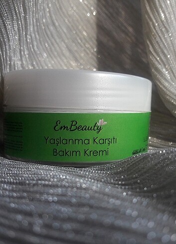 Yaşlanma karşıtı bakım kremi