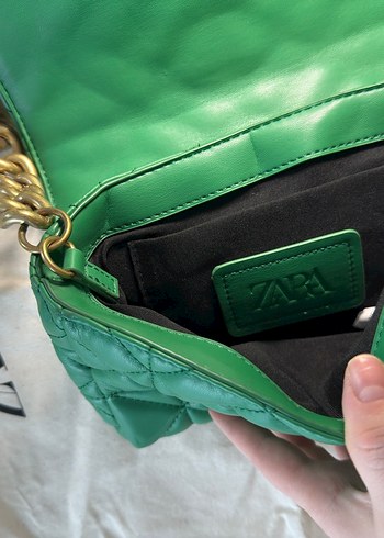 Zara Zincir Detaylı Yeşil Deri Çanta - Görsel 3