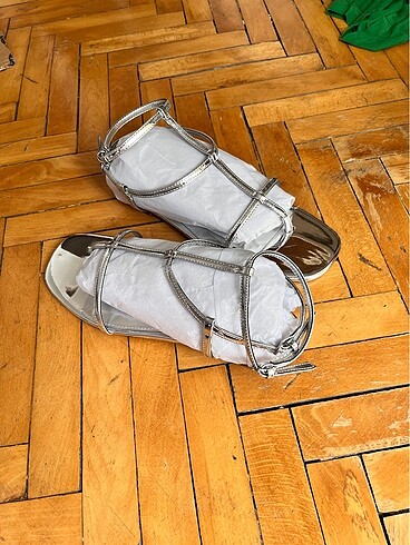 mango gümüş rengi sandalet