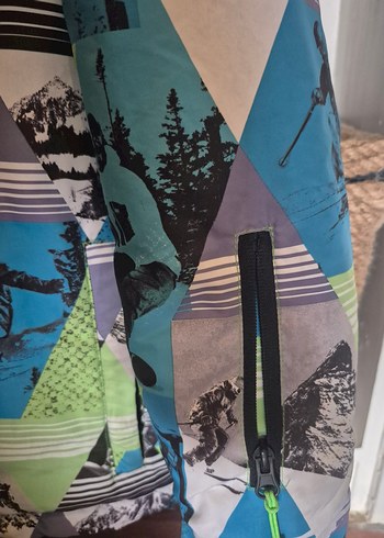 Desenli Kapüşonlu Erkek Çocuk kayak Mont - Görsel 4