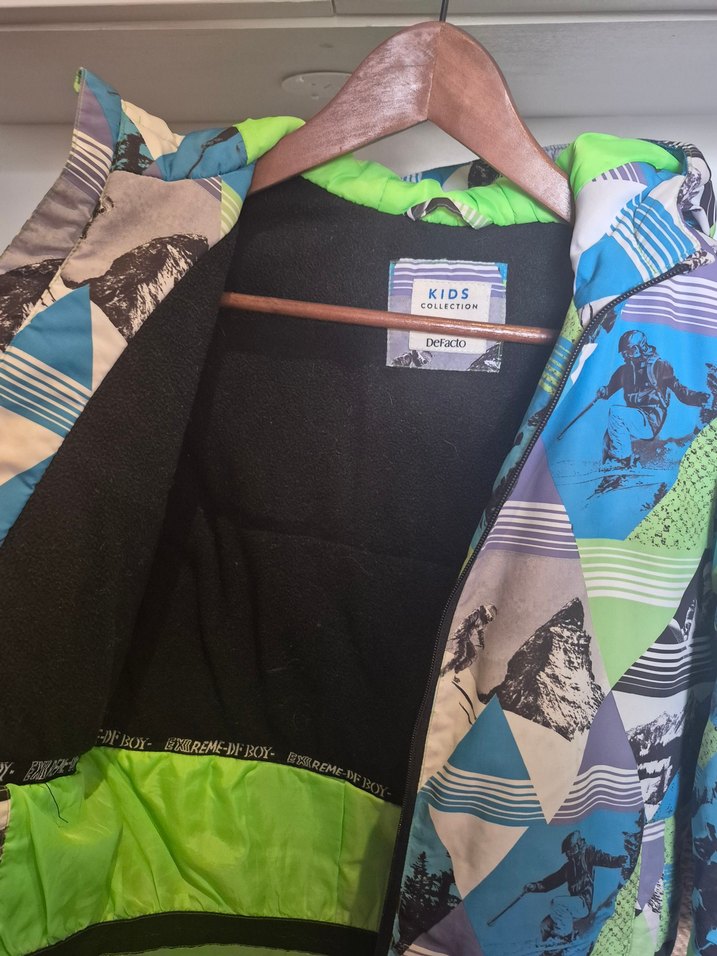 Desenli Kapüşonlu Erkek Çocuk kayak Mont - Görsel 3