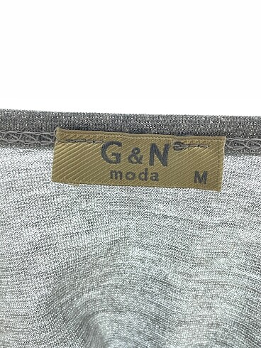 m Beden gri Renk PreLoved T-shirt %70 İndirimli.