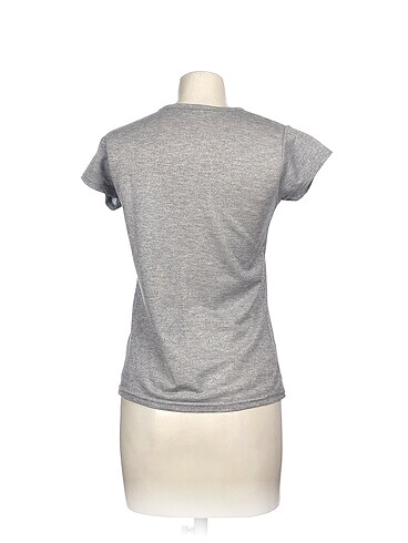 m Beden PreLoved T-shirt %70 İndirimli.