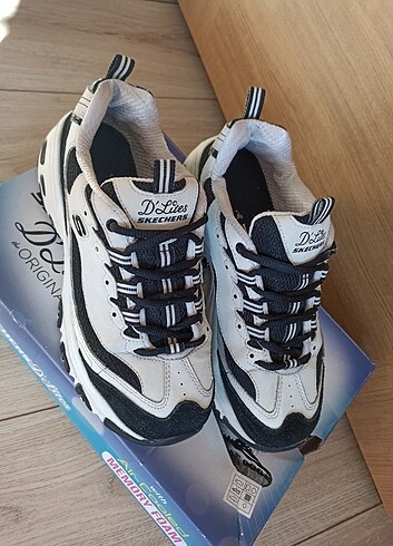 37,5 Beden Skechers spor ayakkabı