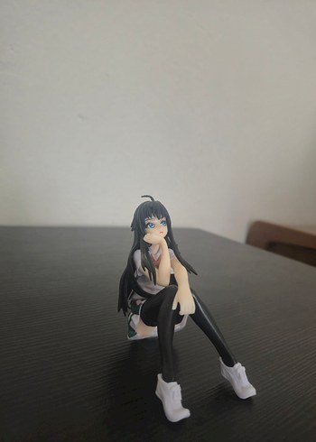 Siyah Renkli Anime Figürü