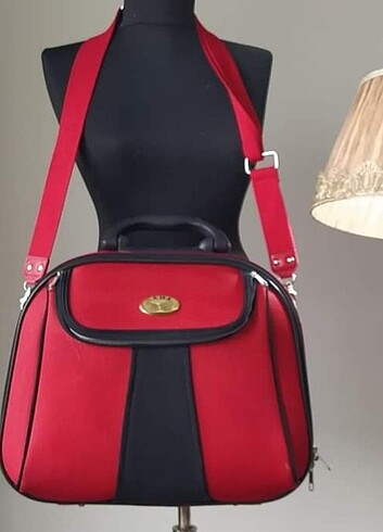  Kırmızı seyahat çantası bavul 