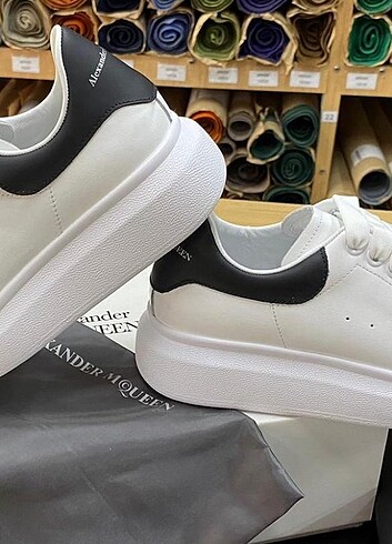 #Alexander McQueen sneaker 