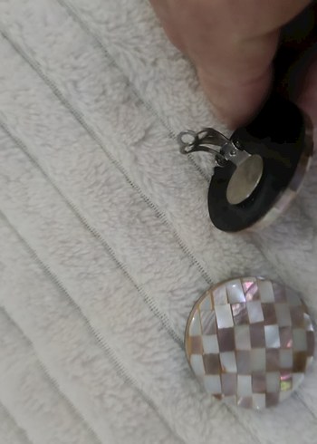 Düğmeli Bej Kareli Vintage Küpe - Görsel 2