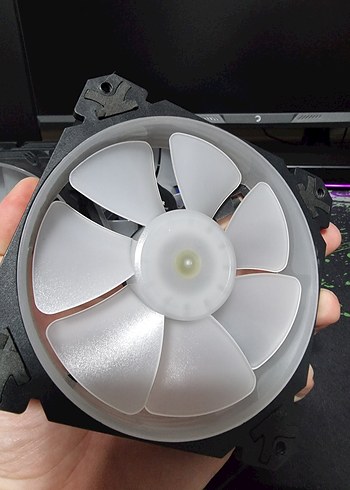 Diğer Xaser Fan Kasa CF02 47CFM 1100RPM 12CM Raınbow