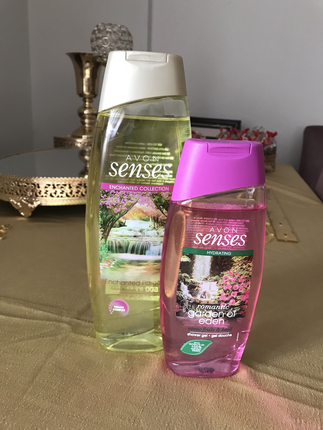 Avon Biri büyük boy diğeri küçük