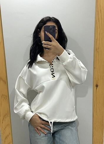 Sweatshirt