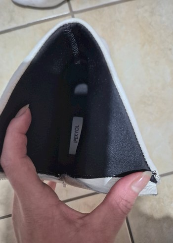 Beyaz Deri Tokalı Kadın Bot - Görsel 5