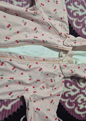 Kız Çocuk Kiraz Desenli Su Geçirmez Mont - Görsel 3
