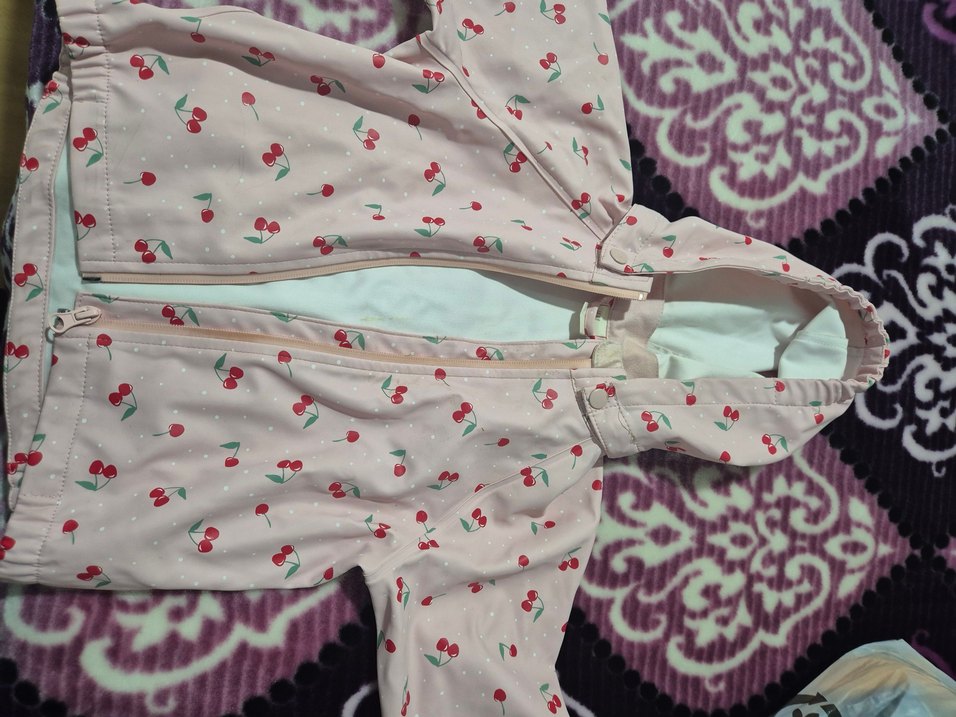 Kız Çocuk Kiraz Desenli Su Geçirmez Mont - Görsel 3