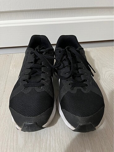 35,5 Beden siyah Renk Spor ayakkabı