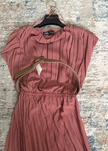 Zara Pembe Piliseli Uzun kemerli Elbise - Görsel 3