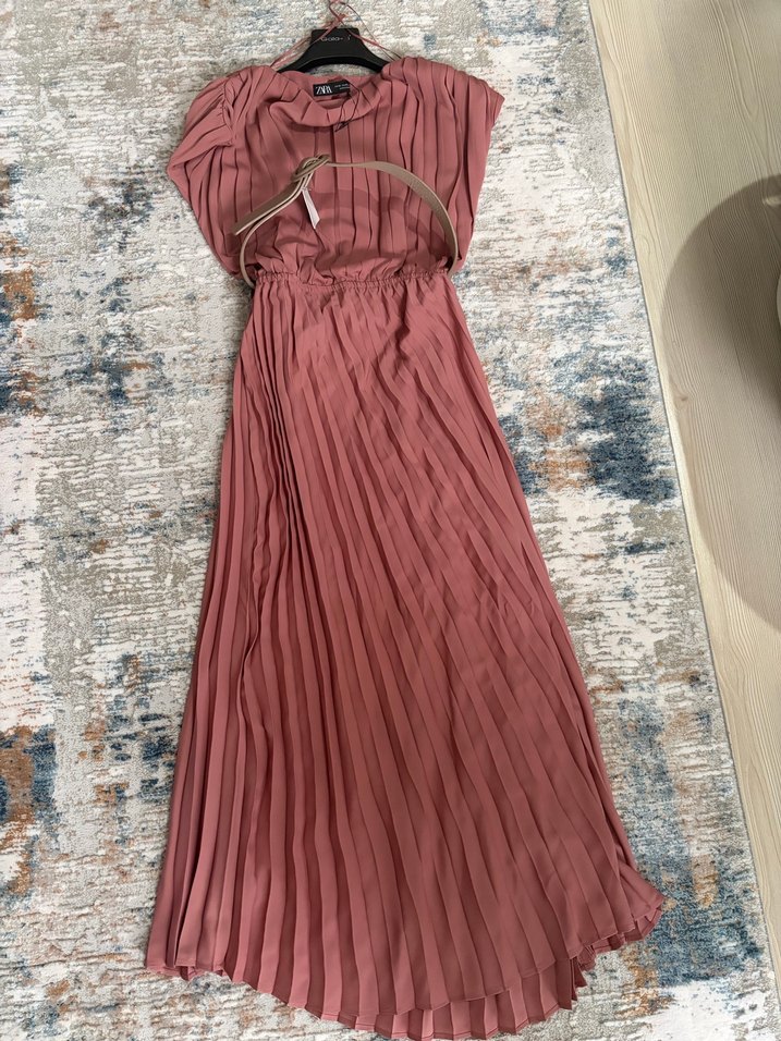 Zara Pembe Piliseli Uzun kemerli Elbise - Görsel 2