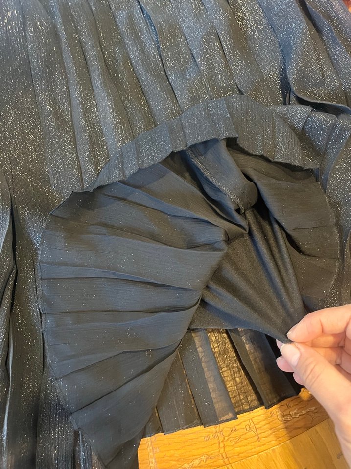 Piliseli Siyah Midi Etek - Görsel 3