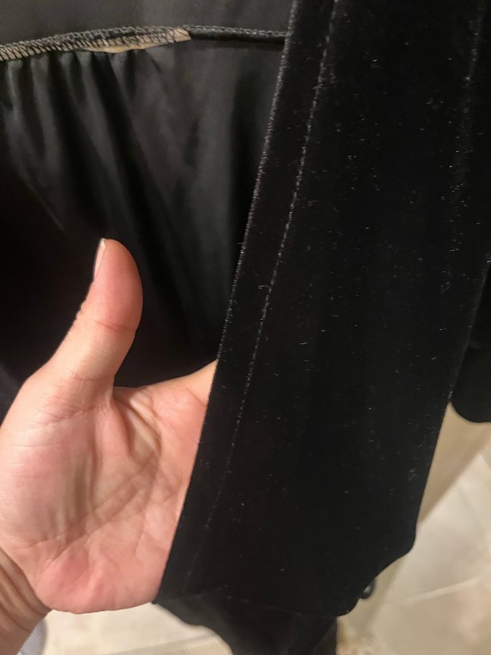 Siyah V Yakalı Kemerli Midi kadife Gotik Elbise - Görsel 4