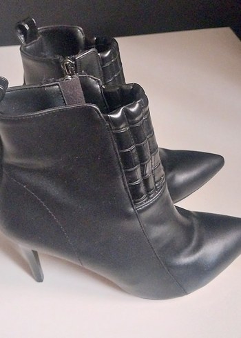 Siyah Deri Topuklu Gotik Kadın Bot - Görsel 2