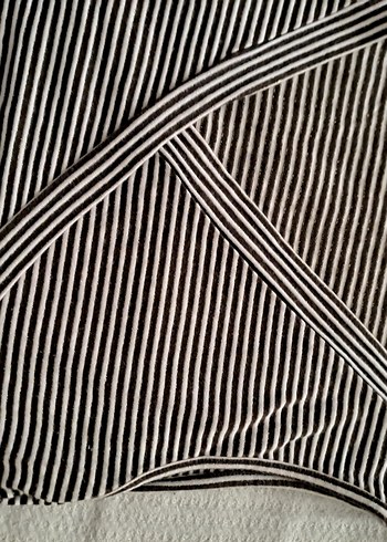 Çizgili V Yaka - Görsel 2