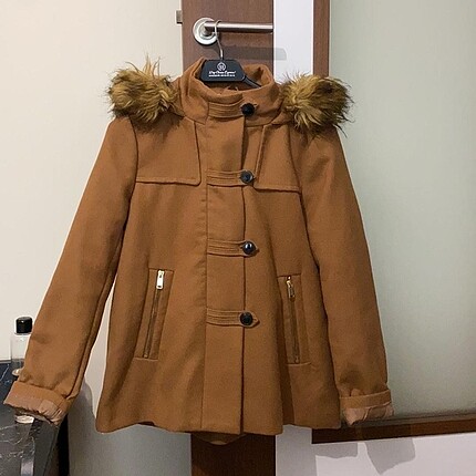 Zara Mont
