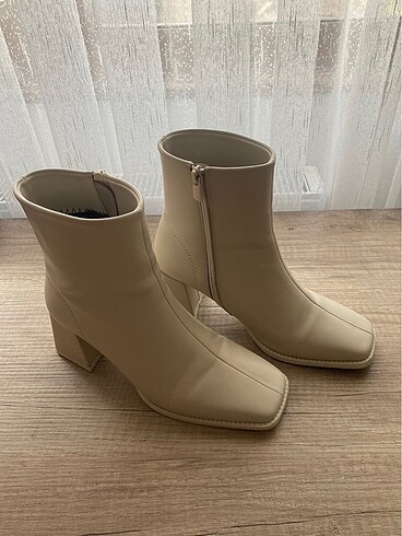 Elle Elle Masiero model kısa topuklu bot