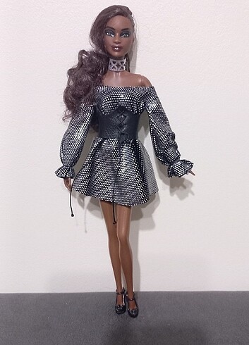 Beden Siyahî holiday barbie
