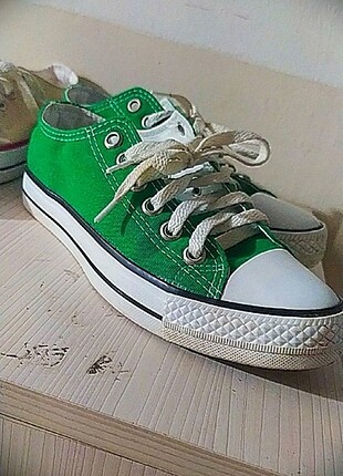 Yeşil Converse