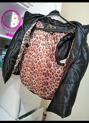 Leopar desenli Kolsuz şişme mont 