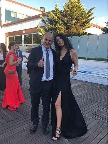 Cengiz abazoğlu siyah uzun yırtmaçlı elbise - Görsel 5