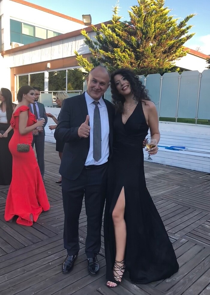 Cengiz abazoğlu siyah uzun yırtmaçlı elbise - Görsel 5