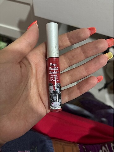 Meet matte hughes royal kırmızı mat the balm ruj