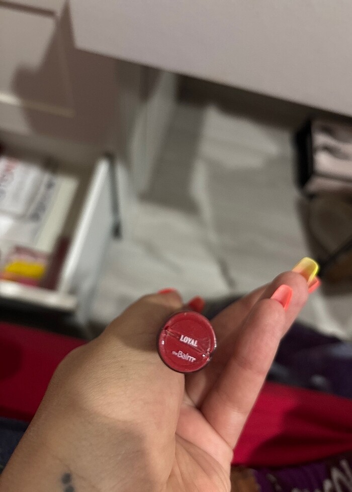 Meet matte hughes royal kırmızı mat the balm ruj - Görsel 3