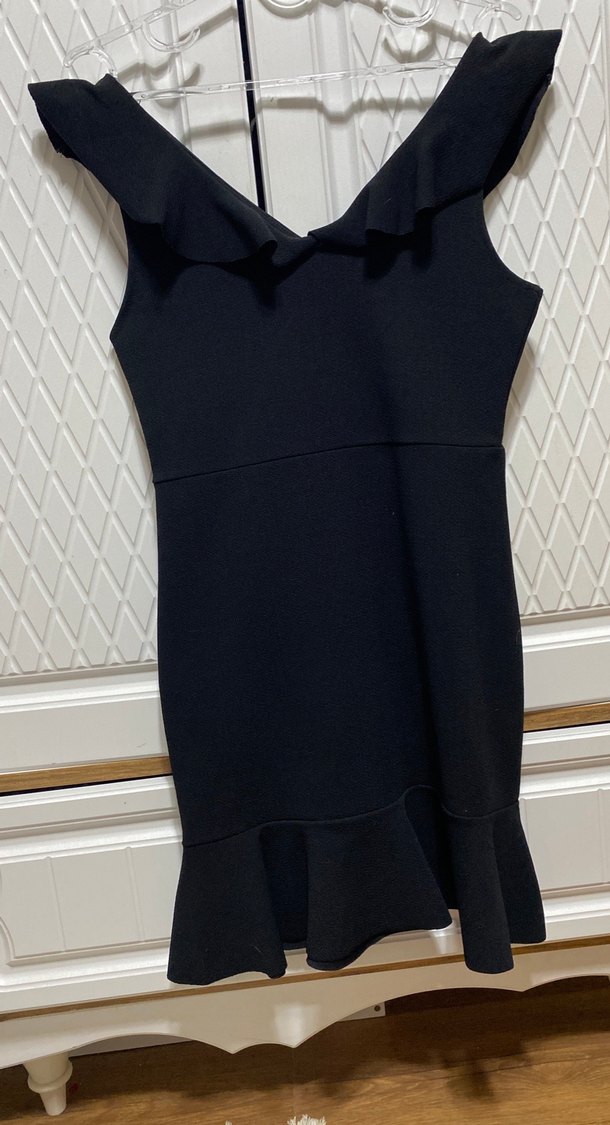 Siyah V Yakalı Fırfırlı Midi Elbise - Görsel 3