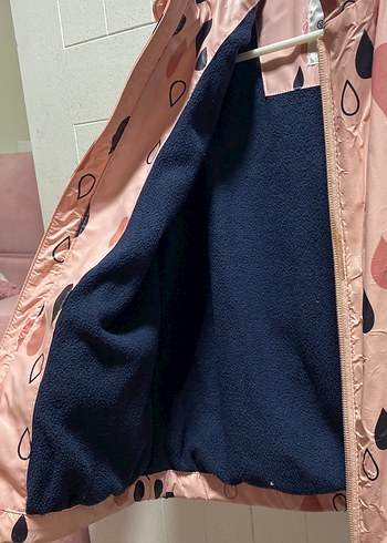 Kız Çocuk Pembe Desenli Yağmurluk - Görsel 2