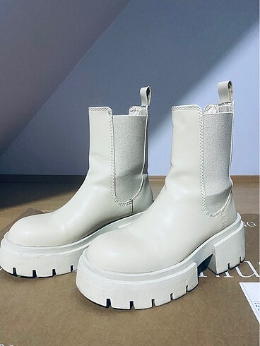H&M bot