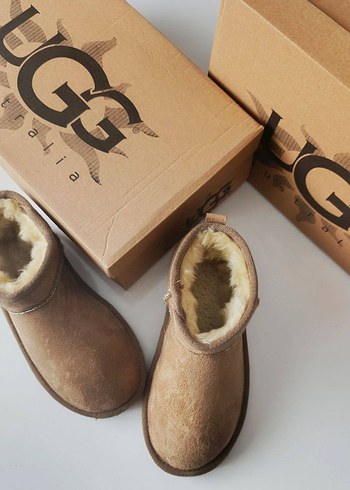 UGG ultra mini vizon
