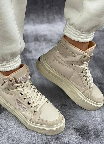39 Beden Prada milano