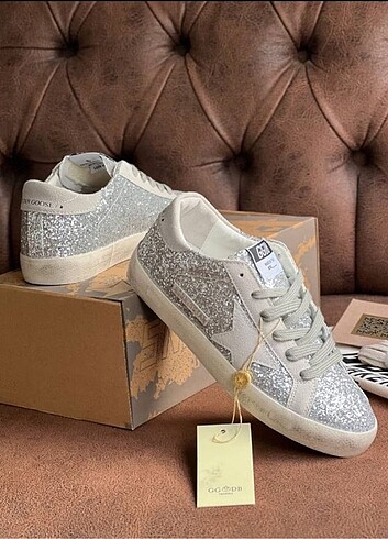 Golden Goose Deluxe Golden goose 