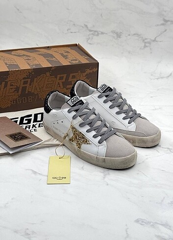 Golden Goose Deluxe Golden goose