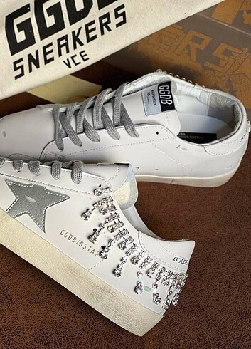 Golden Goose Deluxe Golden goose