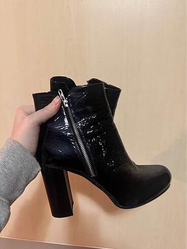 Zara gece mavisi lacivert siyah topuklu bot