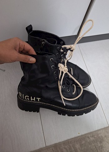 Stradivarius stradevius Deri Bağcıklı Gotik Stiletto Botlar