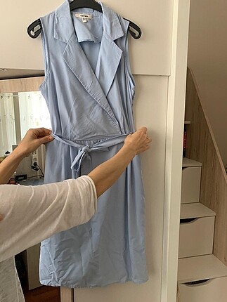 Bebek mavisi kuşaklı elbise