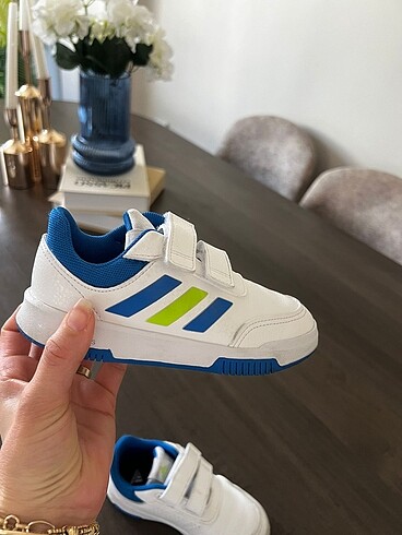 27 Beden Adidas çocuk ayakkabısı