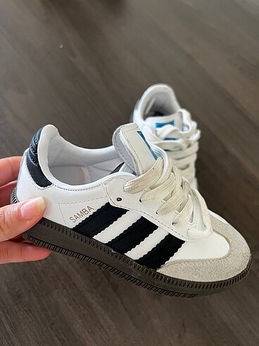 26 Beden beyaz Renk Adidas samba ayakkabı
