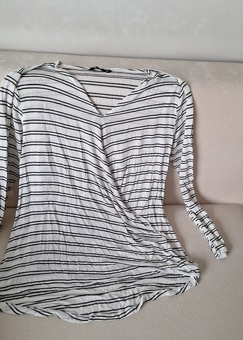 Çizgili V Yaka  Tişörtü - Görsel 4