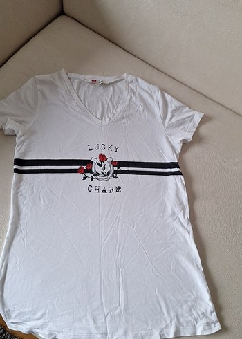 V Yaka Beyaz Kadın Tişört - Görsel 3