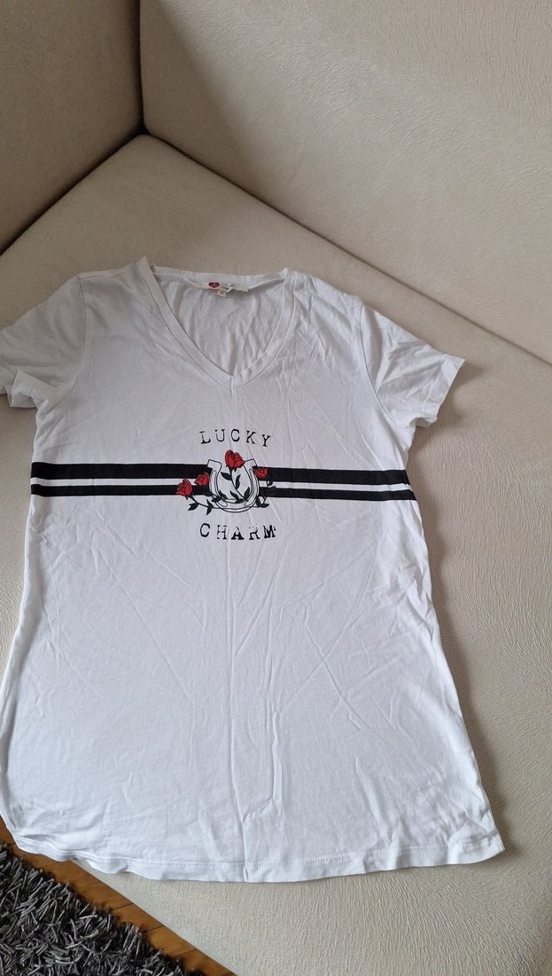 V Yaka Beyaz Kadın Tişört - Görsel 3